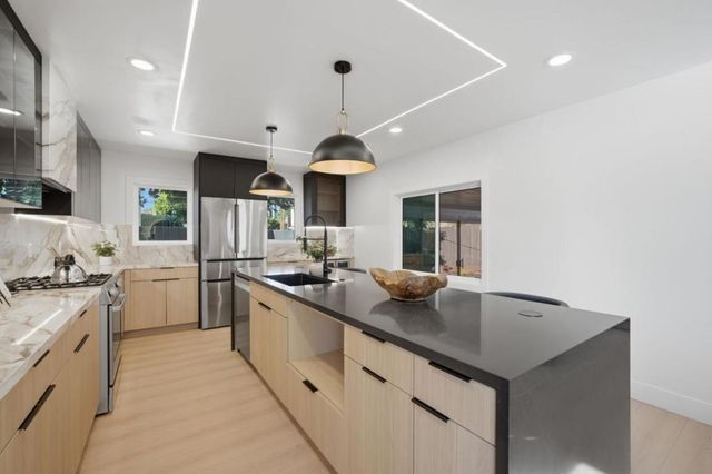 390 Lawndale Avenue, Campbell, CA 95008