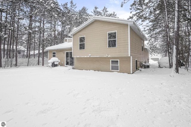 2380 Sadie Lane, Grawn, MI 49637