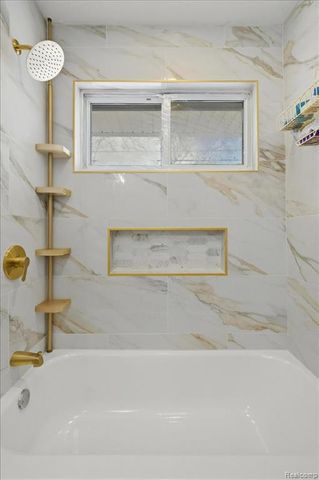 19630 Broadacres Street, Clinton Township, MI 48035