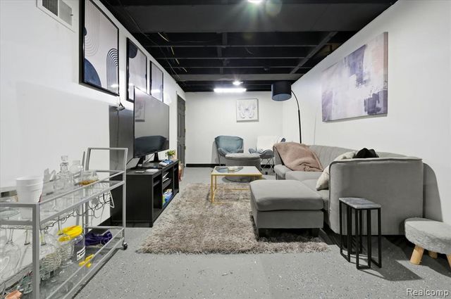 19630 Broadacres Street, Clinton Township, MI 48035