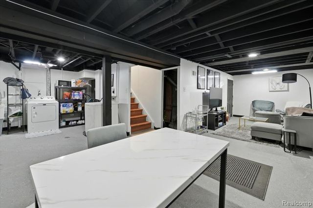 19630 Broadacres Street, Clinton Township, MI 48035