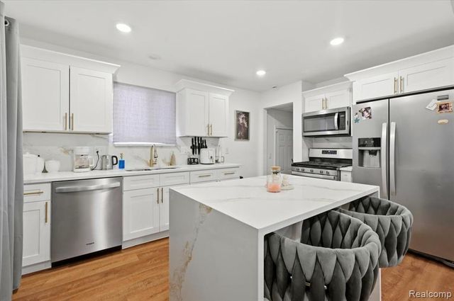 19630 Broadacres Street, Clinton Township, MI 48035