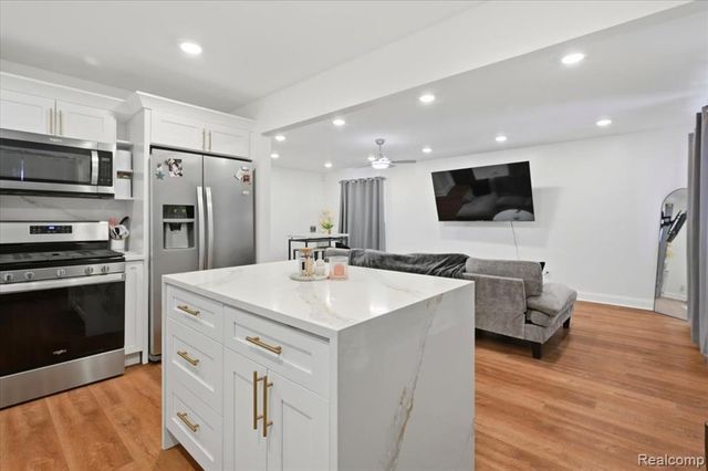 19630 Broadacres Street, Clinton Township, MI 48035