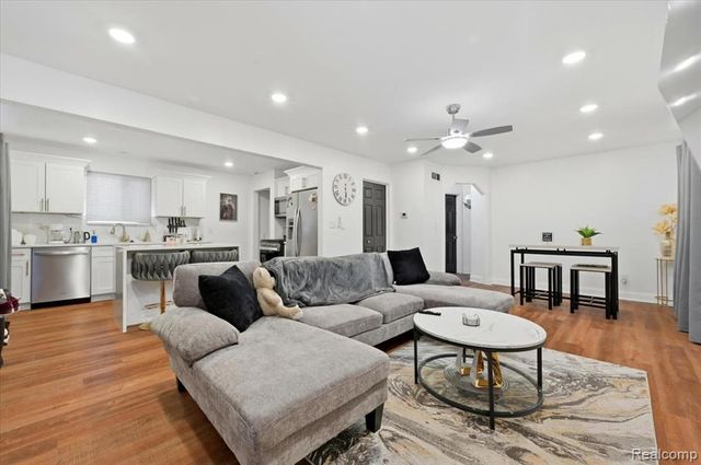 19630 Broadacres Street, Clinton Township, MI 48035