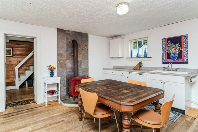 24 Union St, Montague, MA 01351