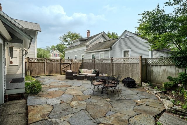 24 Union St, Montague, MA 01351