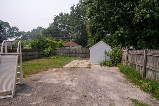 8822 S California Avenue, Evergreen Park, IL 60805
