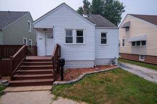 8822 S California Avenue, Evergreen Park, IL 60805