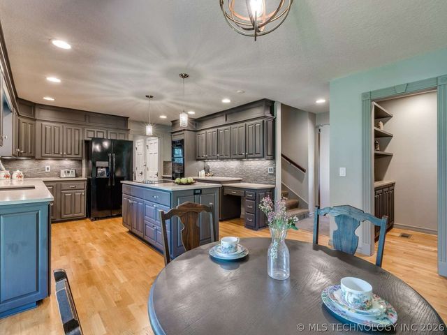 6124 S Louisville Avenue, Tulsa, OK 74136