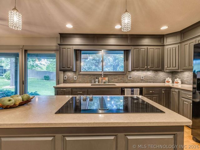 6124 S Louisville Avenue, Tulsa, OK 74136