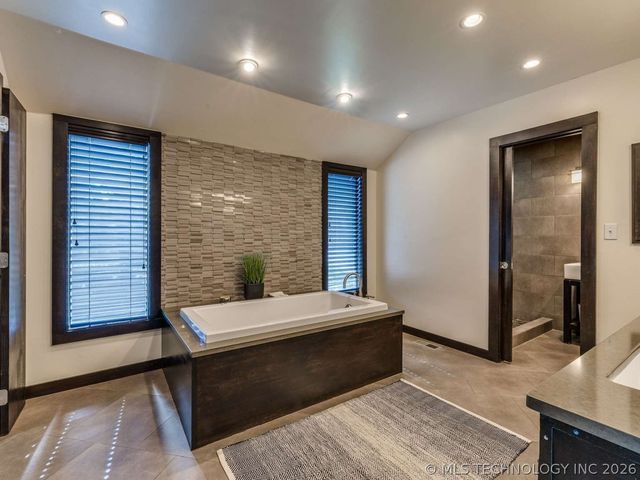 6124 S Louisville Avenue, Tulsa, OK 74136