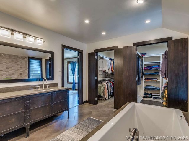 6124 S Louisville Avenue, Tulsa, OK 74136