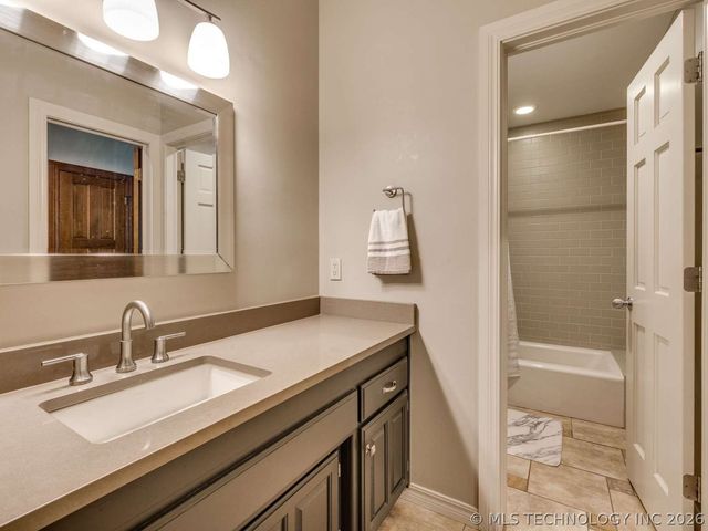 6124 S Louisville Avenue, Tulsa, OK 74136