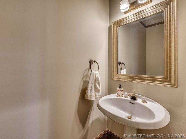 6124 S Louisville Avenue, Tulsa, OK 74136