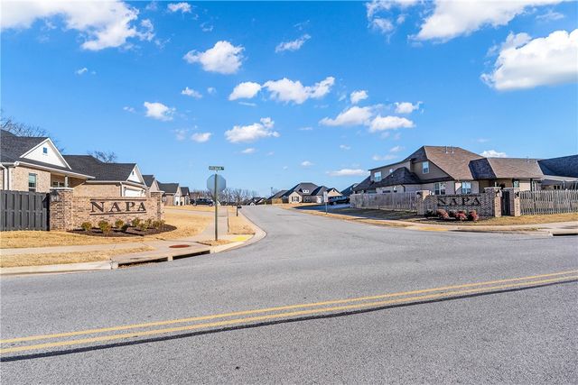 791 Brunello Circle, Tontitown, AR 72762