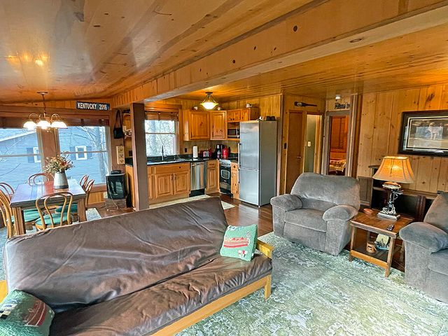 116 Cabin Drive, Russell Springs, KY 42642