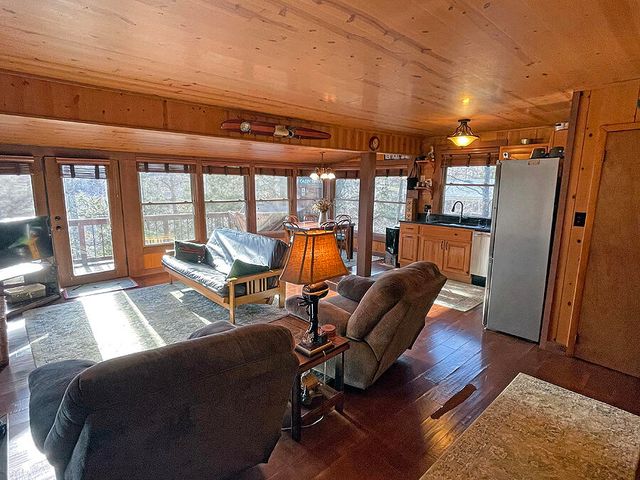 116 Cabin Drive, Russell Springs, KY 42642