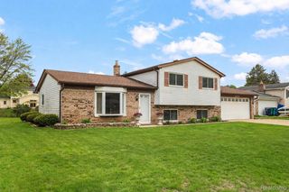 2814 Burgess Hill Drive, Waterford Charter Township, MI 48329