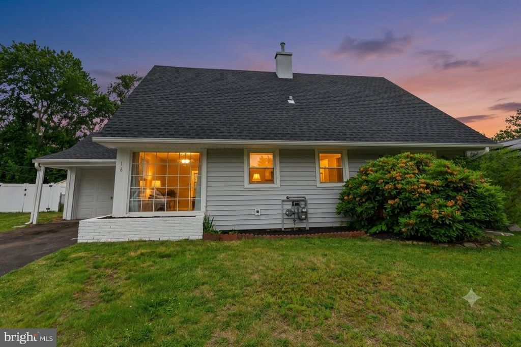 16 BENTLY LN, Willingboro, NJ 08046