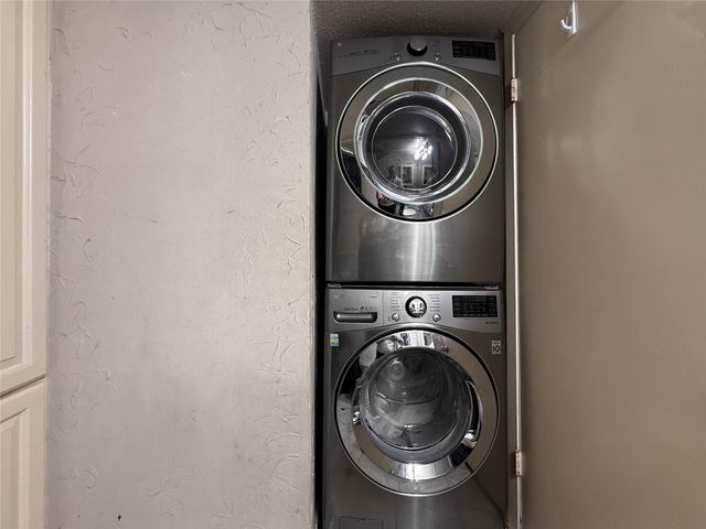 7575 Katy Freeway 77, Houston, TX 77024