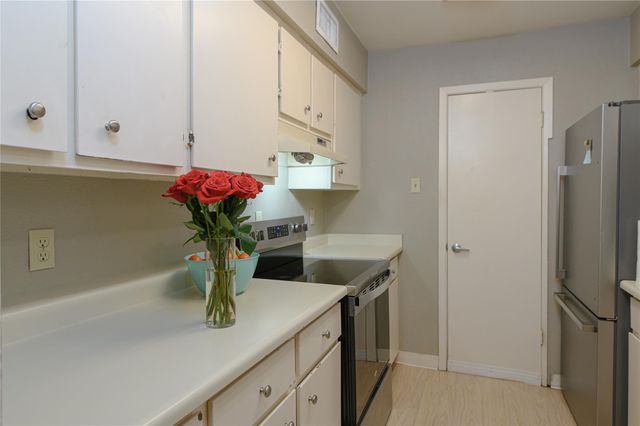 7575 Katy Freeway 77, Houston, TX 77024