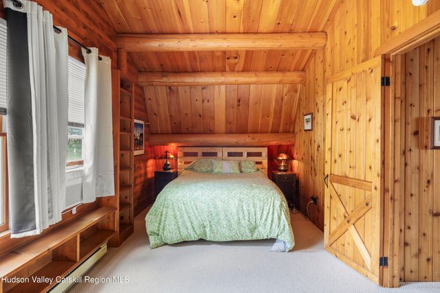 407 Lakeview Road, Craryville, NY 12521