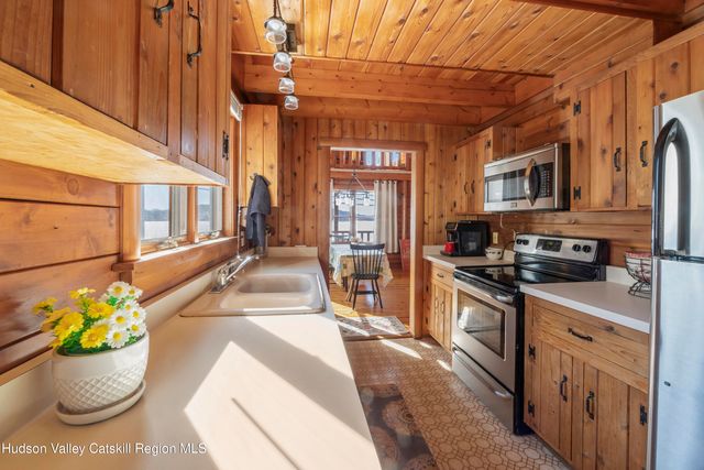 407 Lakeview Road, Craryville, NY 12521