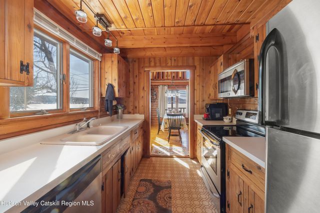 407 Lakeview Road, Craryville, NY 12521