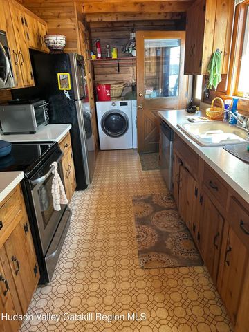 407 Lakeview Road, Craryville, NY 12521