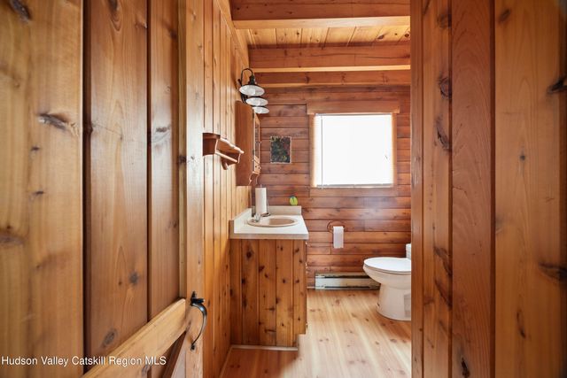 407 Lakeview Road, Craryville, NY 12521