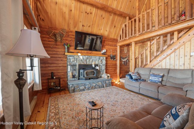 407 Lakeview Road, Craryville, NY 12521