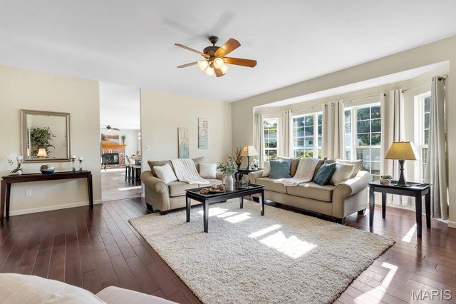 826 Summit Glen Court, Fenton, MO 63026