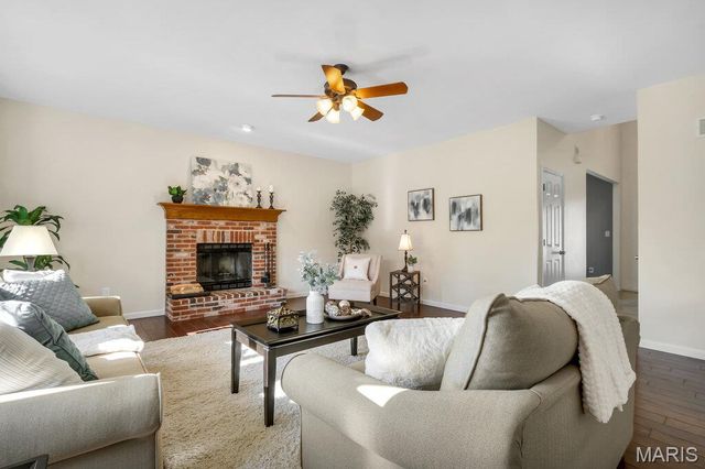 826 Summit Glen Court, Fenton, MO 63026