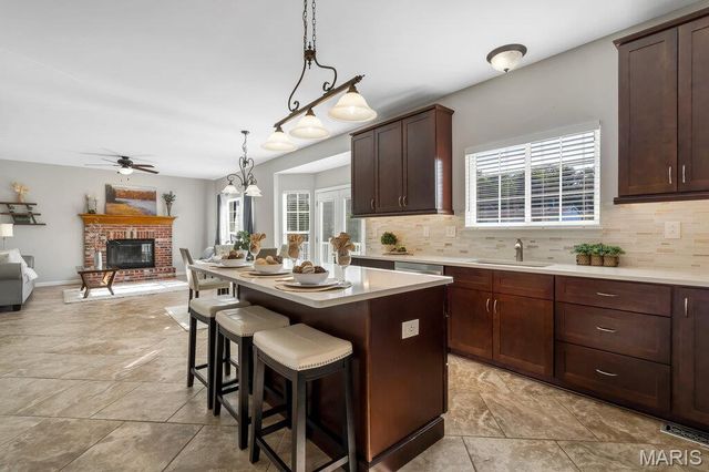 826 Summit Glen Court, Fenton, MO 63026