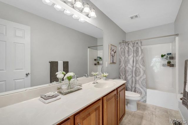 826 Summit Glen Court, Fenton, MO 63026