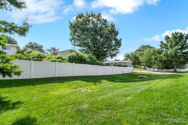 826 Summit Glen Court, Fenton, MO 63026