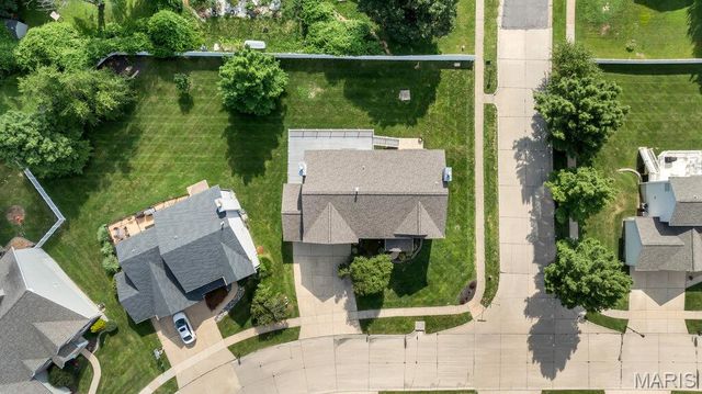 826 Summit Glen Court, Fenton, MO 63026