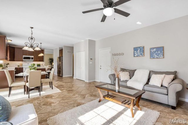 826 Summit Glen Court, Fenton, MO 63026