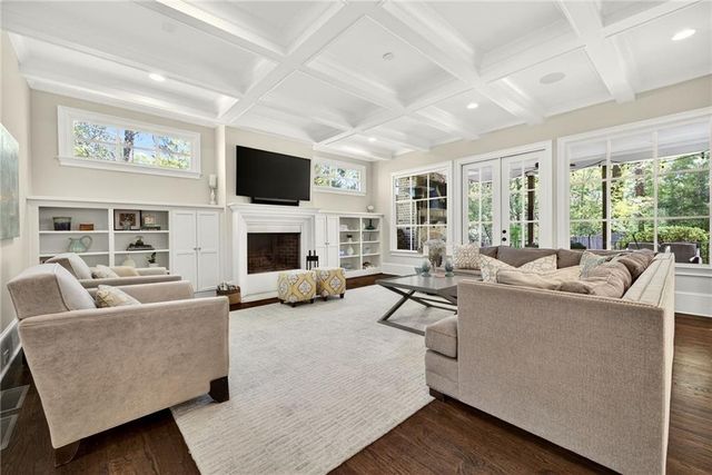 1116 Dawn View Lane NW, Atlanta, GA 30327