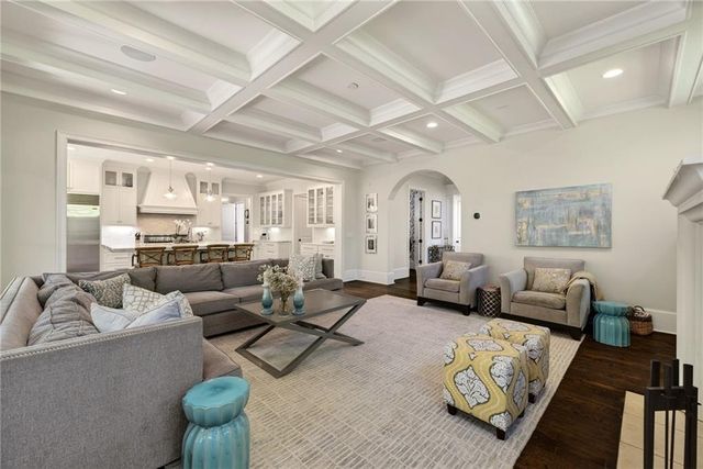 1116 Dawn View Lane NW, Atlanta, GA 30327