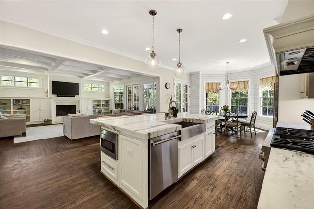1116 Dawn View Lane NW, Atlanta, GA 30327