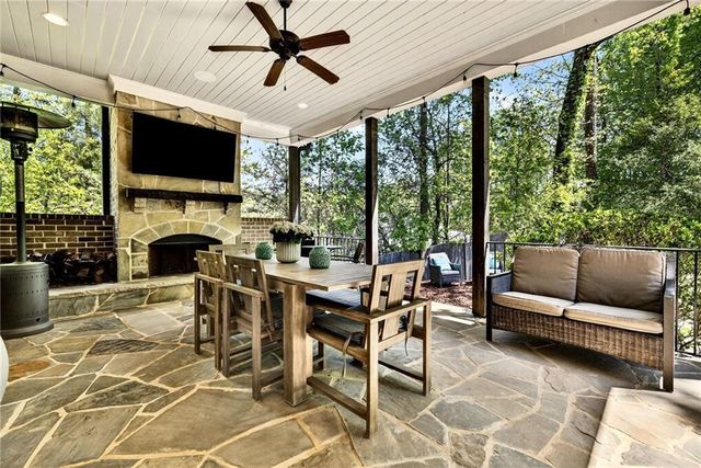 1116 Dawn View Lane NW, Atlanta, GA 30327