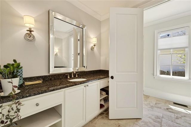 1116 Dawn View Lane NW, Atlanta, GA 30327