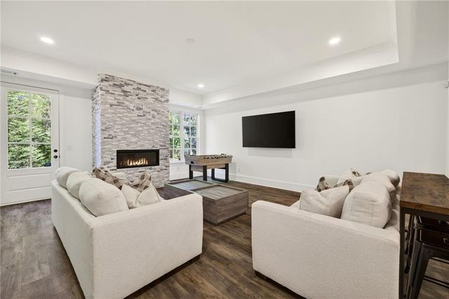 1116 Dawn View Lane NW, Atlanta, GA 30327
