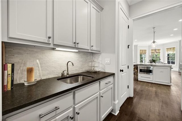 1116 Dawn View Lane NW, Atlanta, GA 30327