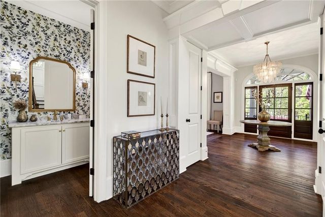 1116 Dawn View Lane NW, Atlanta, GA 30327
