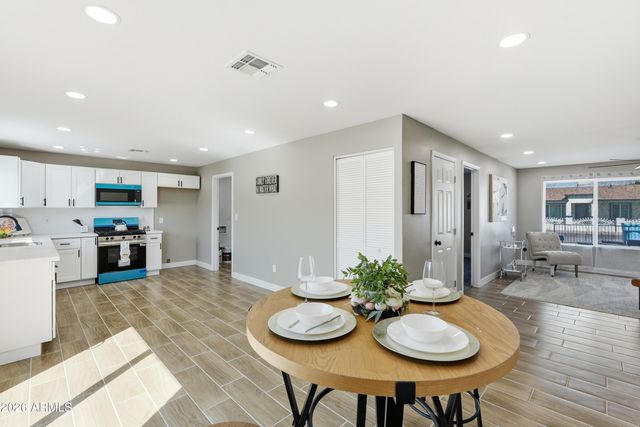 4929 W BERKELEY Road, Phoenix, AZ 85035