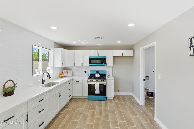 4929 W BERKELEY Road, Phoenix, AZ 85035