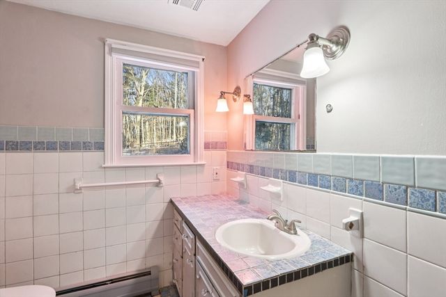 143 Hudson Rd, Stow, MA 01775