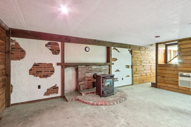 143 Hudson Rd, Stow, MA 01775